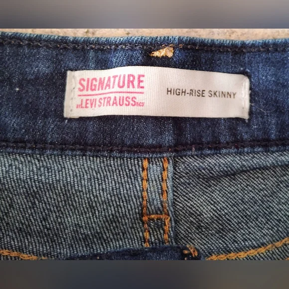 Levi Strauss signature high rise Skinny Raw Hem dark washed shorts Sz-12 - Picture 3 of 4